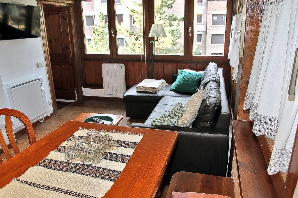 Salón con ventanales · Apartamento Cap d’Aran, Baqueira
