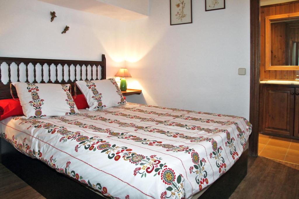 Dormitorio con cama de matrimonio · Apartamento Cap d’Aran, Baqueira