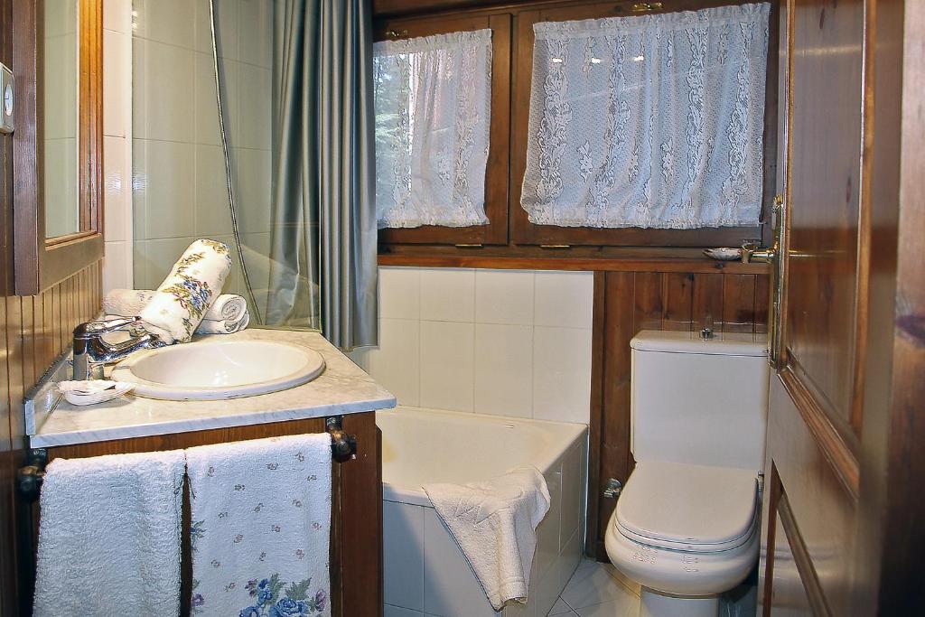 Baño con bañera · Apartamento Cap d’Aran, Baqueira