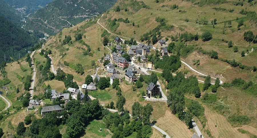 Vila | Un pueblo aranés con hermosas vistas, cerca de Vielha