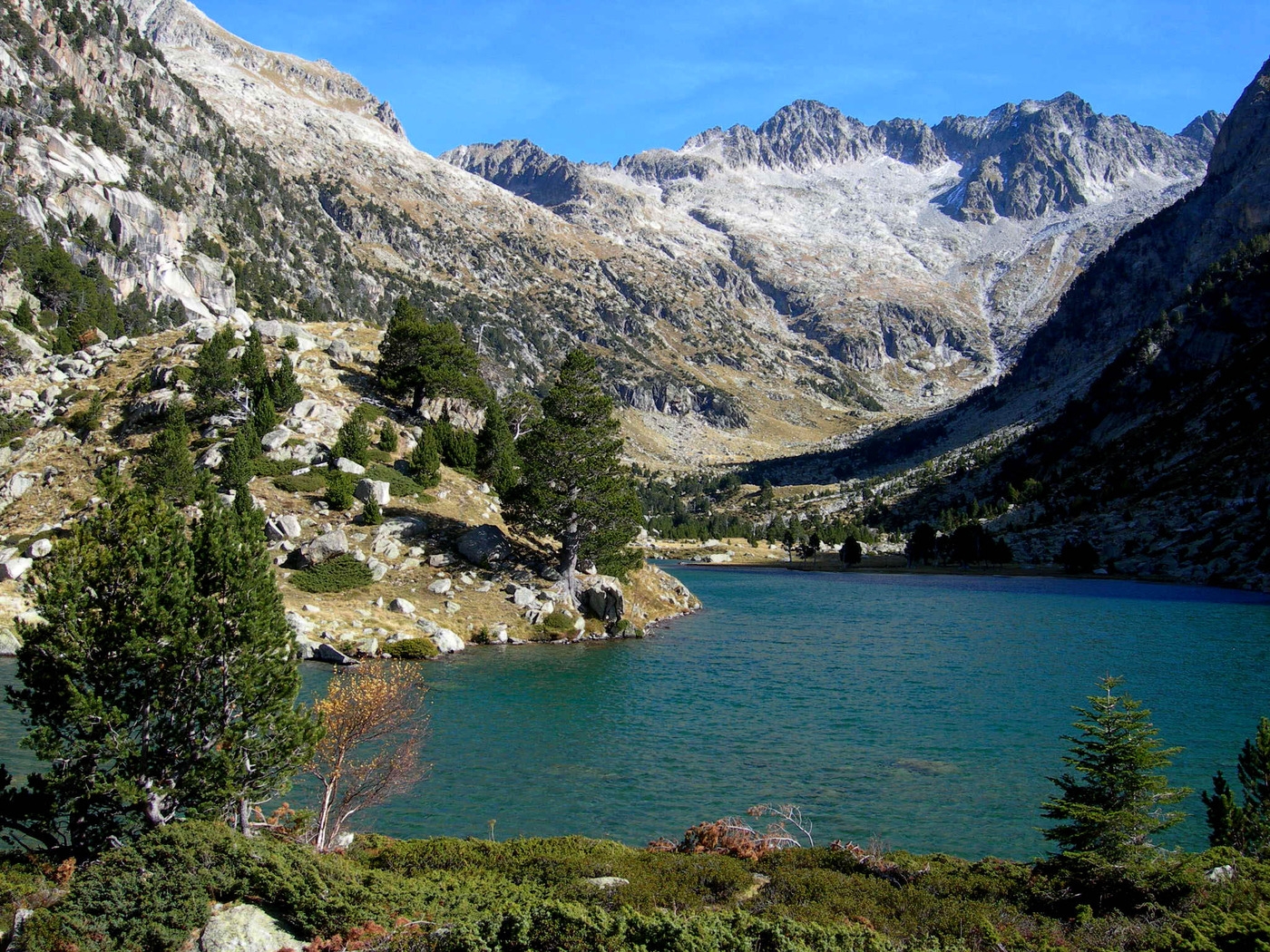 Aigüestortes . Dam Road Cavallers - Planell Riumalo - Estany Black