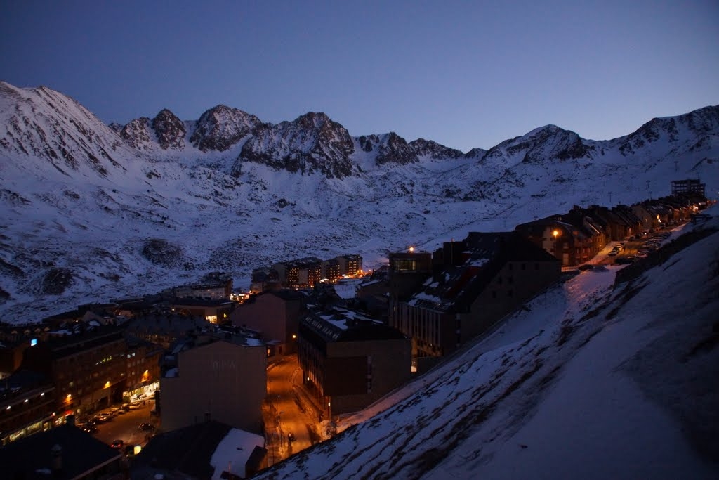 Pas de la casa. Achats et vie nocturne