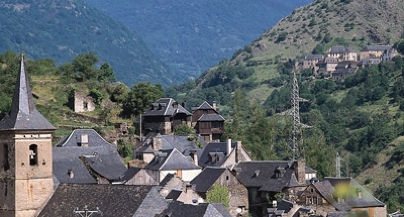 Benos | Appartements à louer à Benos, Baqueira